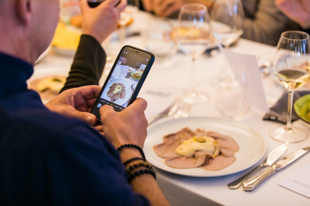 Dubai Iftar Corporate Dinner incl Laderach gift